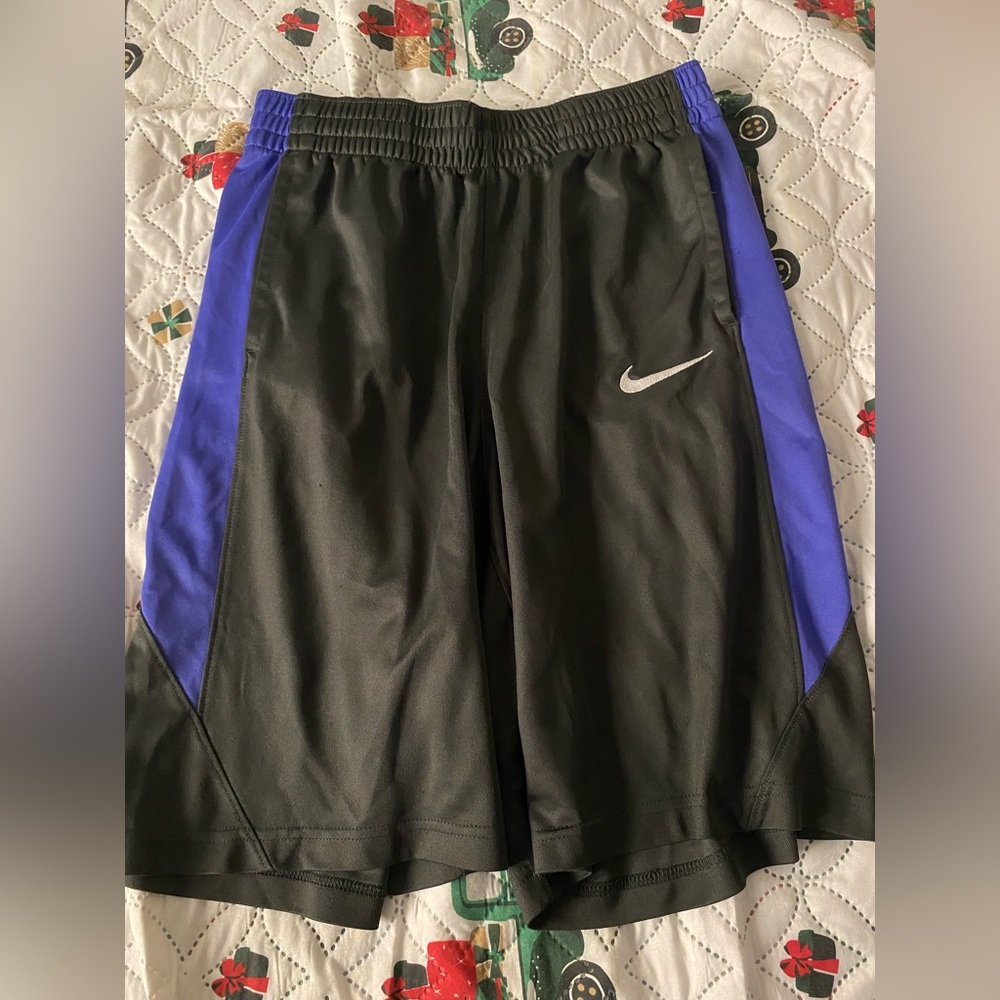 Brand:Nike Size:XL(Boys) Color:Gray